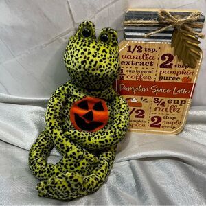 Vintage Kellytoy Halloween Frog Huggapal Plush Toy